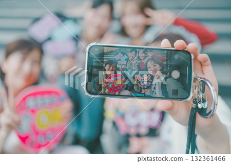 偶像 追星 女生 132361466