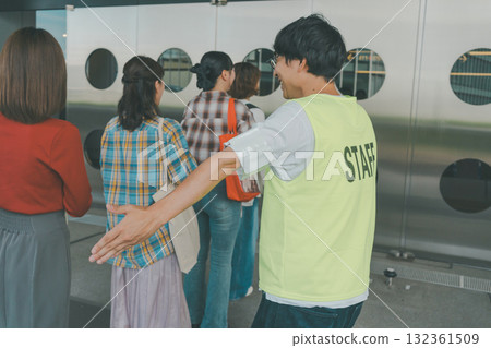 長隊 排隊 列隊行進 132361509