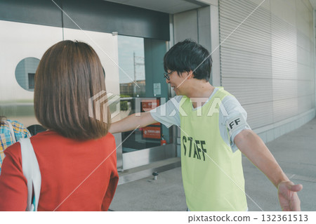 長隊 排隊 列隊行進 132361513