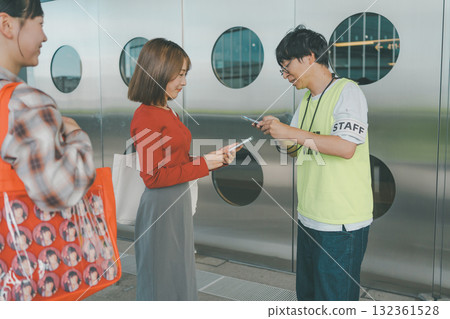 員工 女生 女孩 132361528