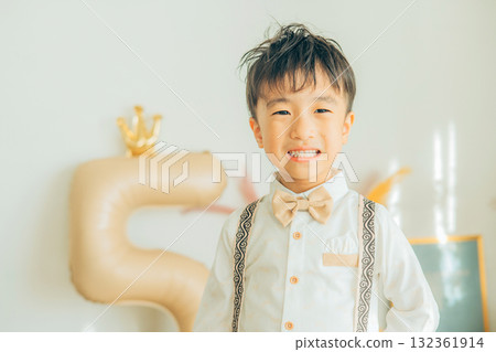 Boy being photographed at a Shichi-Go-San photo studio Boy being photographed at a Shichi-Go-San photo studio 132361914