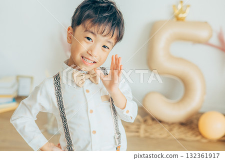 Boy being photographed at a Shichi-Go-San photo studio Boy being photographed at a Shichi-Go-San photo studio 132361917