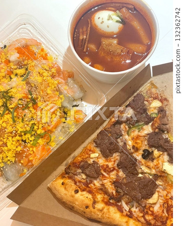 A variety of delicious Korean street food, bunsik includes snacks like tteokbokki, odeng, and hotteok, offering a flavorful mix of spicy, savory, and sweet tastes in every bite. A variety of delicious Korean street food, bunsik includes snacks like tteokbokki, odeng, and hotteok, offering a flavorful mix of spicy, savory, and sweet tastes in every bite. 132362742