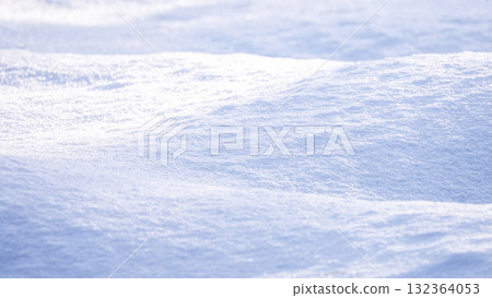 蒜山高原上凹凸不平的積雪圖案 132364053