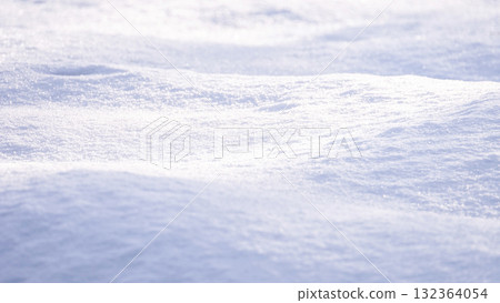 蒜山高原上凹凸不平的積雪圖案 132364054