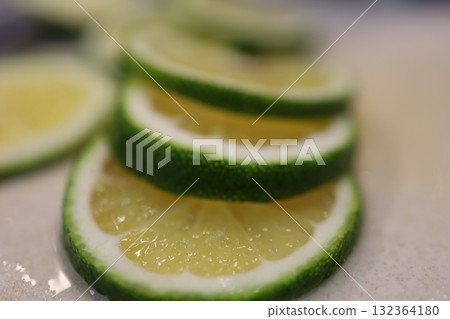 新鮮酢橘的橫切面 新鮮酢橘的橫切面 132364180