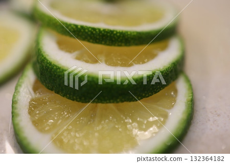 新鮮酢橘的橫切面 新鮮酢橘的橫切面 132364182