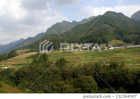 高千穗的水稻梯田/左右地區 132364507