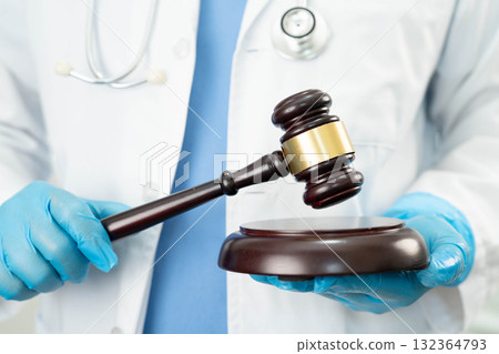 Doctor holding judge gavel, medical law and crime justice. 132364793