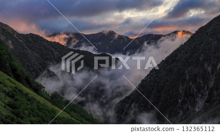 View of Yokoo Valley before dawn from Karasawa Cirque in the Northern Alps in autumn View of Yokoo Valley before dawn from Karasawa Cirque in the Northern Alps in autumn 132365112