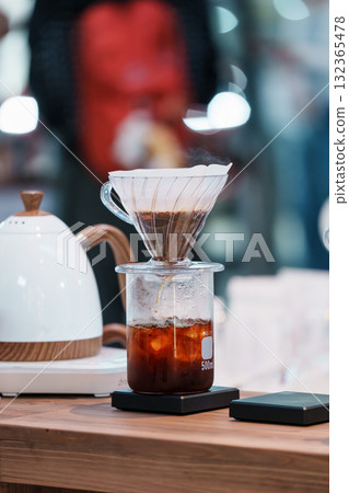 精品咖啡滴濾萃取特寫 132365478