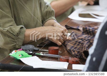 Woman making a hat 132365580