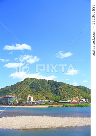 Scenery of Nagaragawa Onsen and Mt. Kinka, Gifu City, Gifu Prefecture Scenery of Nagaragawa Onsen and Mt. Kinka, Gifu City, Gifu Prefecture 132365653