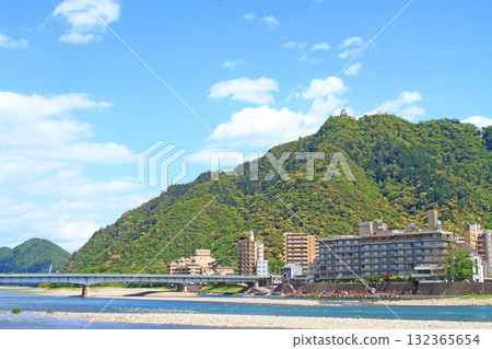 岐阜縣岐阜市長良川溫泉及金華山風景 岐阜縣岐阜市長良川溫泉及金華山風景 132365654