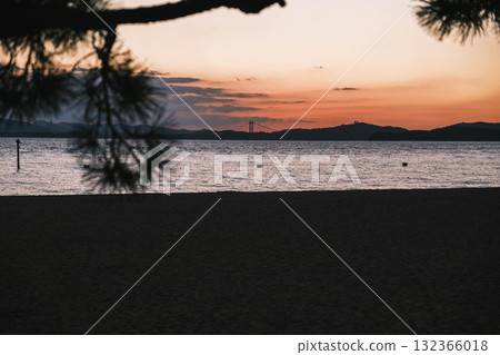 [Shibukawa Coast] A beautiful sunset and impressive coastal scenery 132366018