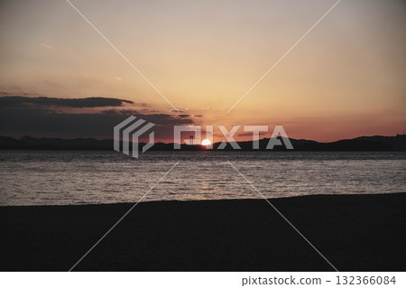 【澀川海岸】美麗的夕陽與令人印象深刻的海岸風光 132366084