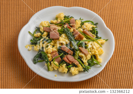 菠菜培根炒蛋 菠菜培根炒蛋 132366212