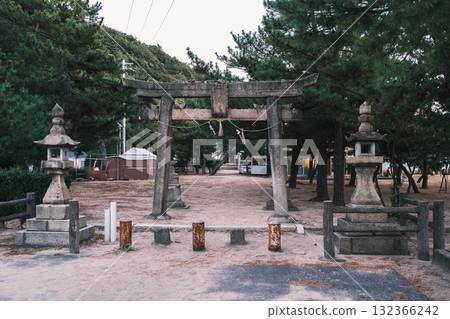 【澀川海岸】海岸邊歷史悠久的神社 132366242
