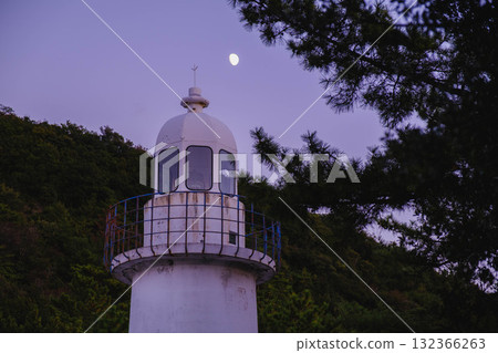 [Shibukawa Coast] Lighthouse and the moon 132366263