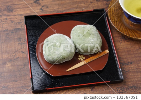 Mugwort Daifuku Mochi 132367051