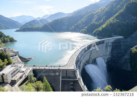 立山黑部阿爾卑斯山脈路線、黑部水壩旅遊放水、富山縣 立山黑部阿爾卑斯山脈路線、黑部水壩旅遊放水、富山縣 132367218