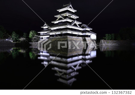 松本城照亮了 松本城照亮了 132367382