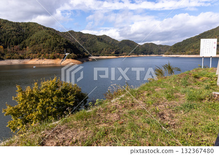 福島縣大內水壩的秋景 福島縣大內水壩的秋景 132367480