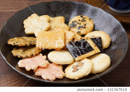 Rice crackers, baked goods 132367618