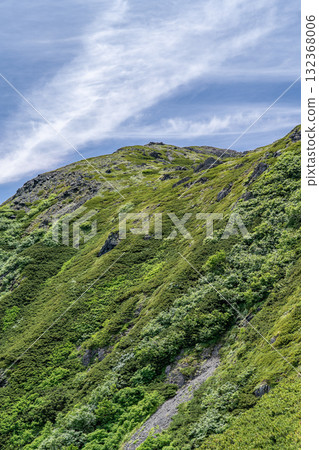 The summit of Okuhirōdake seen from Maehirōdake. Hirōdake and Usagidake mountain climbing in the Southern Alps. The summit of Okuhirōdake seen from Maehirōdake. Hirōdake and Usagidake mountain climbing in the Southern Alps. 132368006