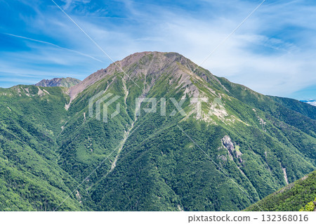 從前廣岳眺望赤石岳。攀登南阿爾卑斯山的聖岳和兔岳。 從前廣岳眺望赤石岳。攀登南阿爾卑斯山的聖岳和兔岳。 132368016