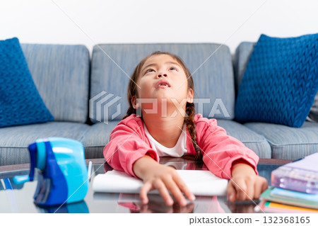 小學生女孩絕望 132368165