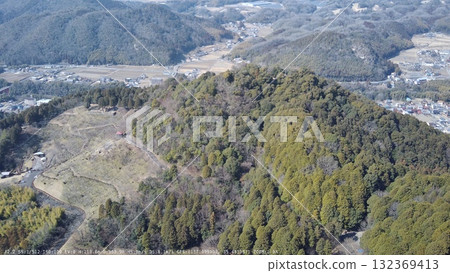 Aerial view of Mino Kanayama Castle, main enclosure and enclosure 132369413