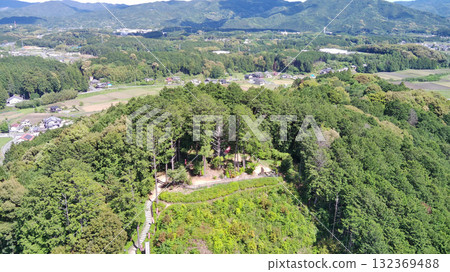 新城市:晴朗的日子從設樂原戰場(歷史設樂原戰場)上空俯瞰 新城市:晴朗的日子從設樂原戰場(歷史設樂原戰場)上空俯瞰 132369488