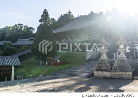清晨的東大寺二月堂,一片寂靜 清晨的東大寺二月堂,一片寂靜 132369505