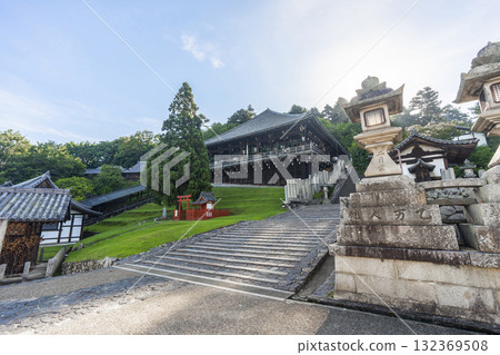 清晨的東大寺二月堂，一片寂靜 132369508
