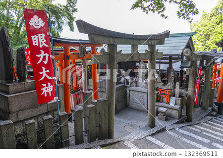 京都 伏見稻荷大社 松尾神社 五三場稻荷方向（後路） 132369511