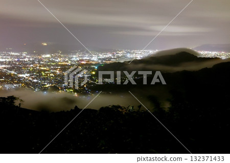 從山上看到的夜景 從山上看到的夜景 132371433