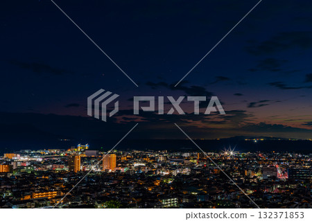 [靜岡縣] 從香貫山眺望沼津市的夜景 132371853