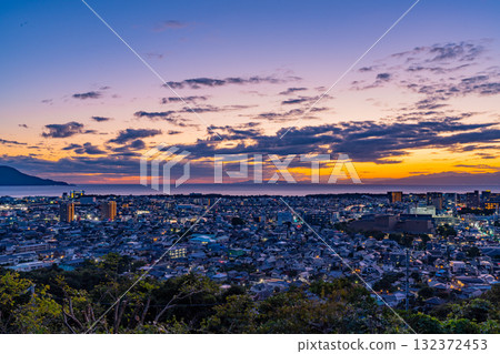 [靜岡縣] 從香貫山眺望沼津市的夜景 132372453