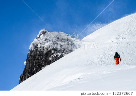 Snowy mountain Tanigawadake in the midst of winter 132372667