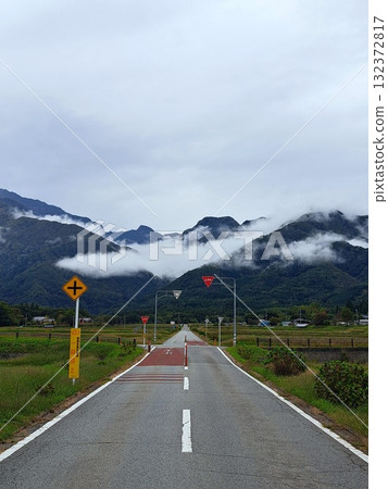 山脈和道路 山脈和道路 132372817