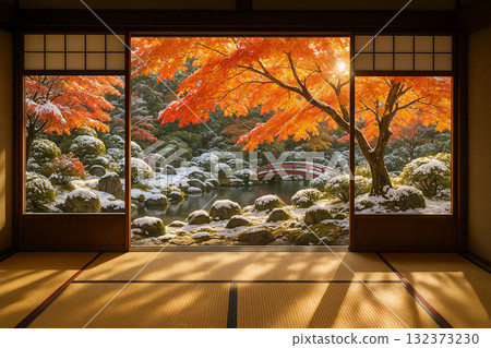 Autumn in the Japanese garden seen from the Japanese-style room 132373230