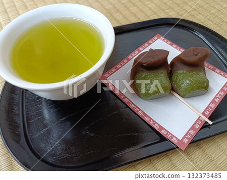 Mishima Taisha Shrine's specialties: lucky rice cakes and tea Mishima Taisha Shrine's specialties: lucky rice cakes and tea 132373485