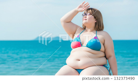 穿泳衣的年輕胖女人 穿泳衣的年輕胖女人 132373490