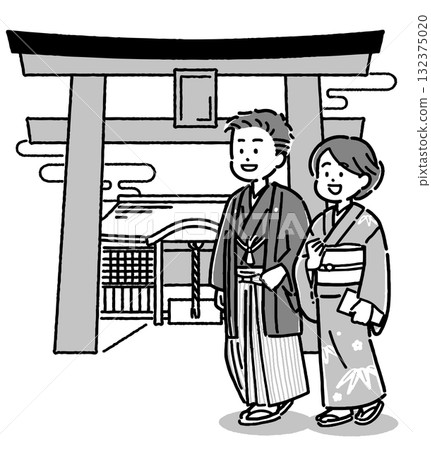 一對穿著和服的年輕夫婦參觀神社 132375020