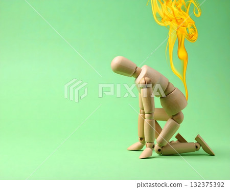 抵抗不可避免的屁的強大氣體的身影 132375392