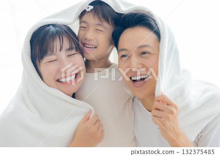 熱情友好的家庭形象 132375485