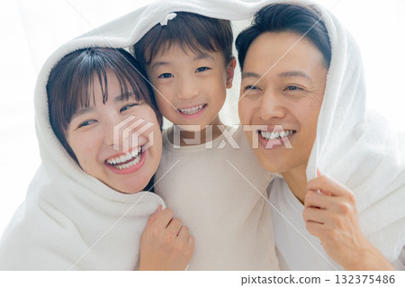 Image of a warm and friendly family Image of a warm and friendly family 132375486