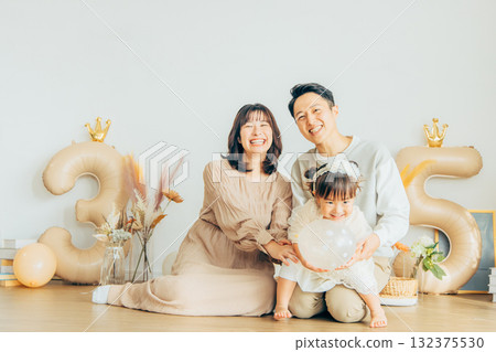  Happy family 132375530