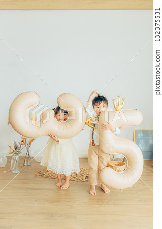 孩子們為七五三節拍攝紀念照片 132375531